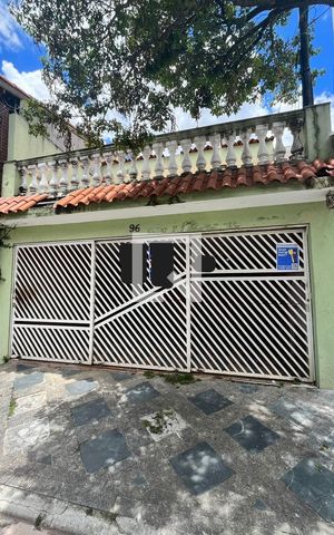 Casa à venda com 216m², 3 quartos e 2 vagasFachada