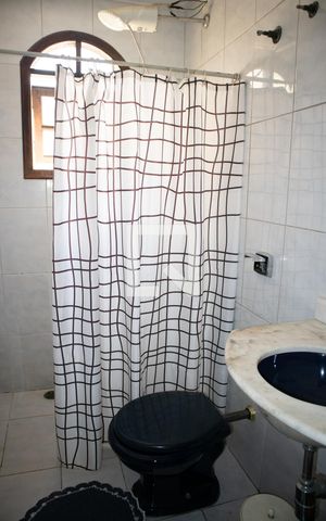 Casa à venda com 216m², 3 quartos e 2 vagasBanheiro do Quarto 1