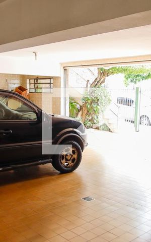 Casa para alugar com 347m², 3 quartos e 4 vagas Casa para alugar com 347m², 3 quartos e 4 vagasGaragem