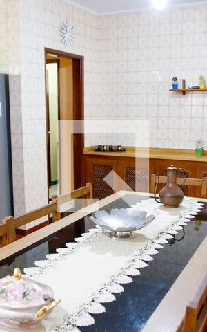 Casa para alugar com 347m², 3 quartos e 4 vagas Casa para alugar com 347m², 3 quartos e 4 vagasCozinha