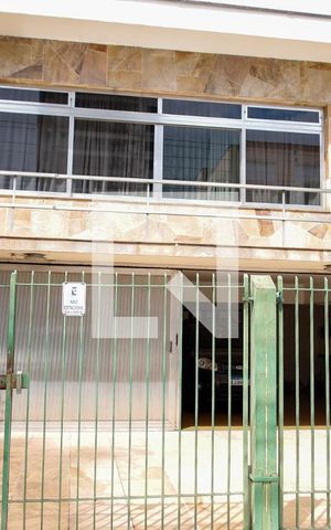 Casa para alugar com 347m², 3 quartos e 4 vagas Casa para alugar com 347m², 3 quartos e 4 vagasFachada