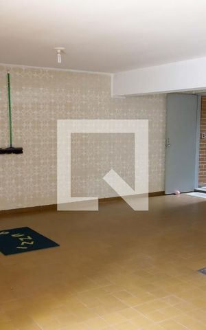 Casa para alugar com 347m², 3 quartos e 4 vagas Casa para alugar com 347m², 3 quartos e 4 vagasGaragem