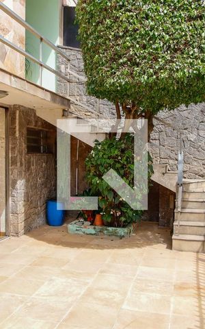 Casa para alugar com 347m², 3 quartos e 4 vagas Casa para alugar com 347m², 3 quartos e 4 vagasFachada