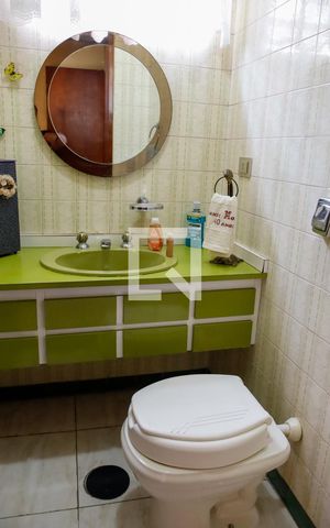 Casa para alugar com 347m², 3 quartos e 4 vagas Casa para alugar com 347m², 3 quartos e 4 vagasBanheiro