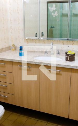 Casa para alugar com 347m², 3 quartos e 4 vagas Casa para alugar com 347m², 3 quartos e 4 vagasBanheiro