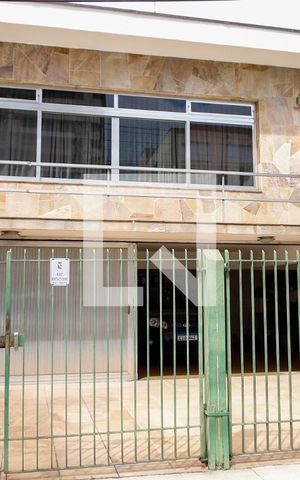 Casa para alugar com 347m², 3 quartos e 4 vagas Casa para alugar com 347m², 3 quartos e 4 vagasFachada
