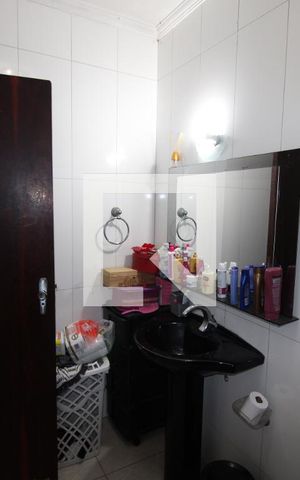 Casa à venda com 410m², 3 quartos e 4 vagasQuarto 1 - Banheiro