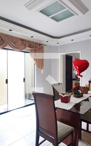 Casa à venda com 190m², 3 quartos e 3 vagasSala