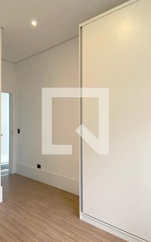 Casa de condomínio à venda com 200m², 4 quartos e 4 vagasSuíte 3