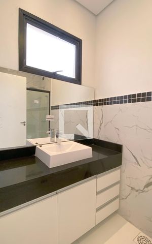 Casa de condomínio à venda com 200m², 4 quartos e 4 vagasBanheiro da Suíte 4