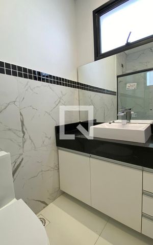 Casa de condomínio à venda com 200m², 4 quartos e 4 vagasBanheiro da Suíte 2