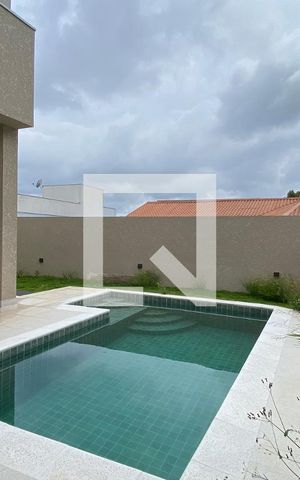 Casa de condomínio à venda com 200m², 4 quartos e 4 vagasÁrea comum - Piscina