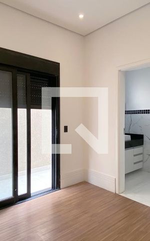 Casa de condomínio à venda com 200m², 4 quartos e 4 vagasSuíte 4