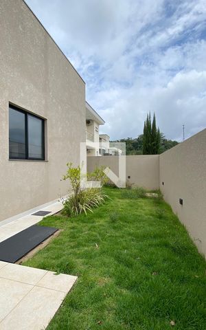 Casa de condomínio à venda com 200m², 4 quartos e 4 vagasÁrea comum - Piscina
