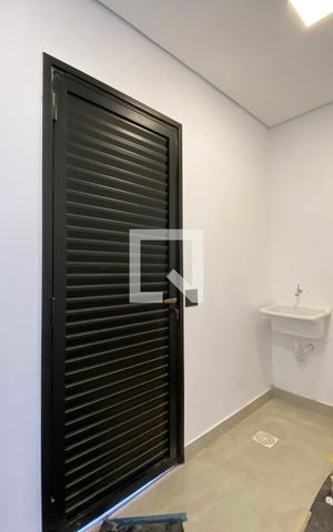 Casa de condomínio à venda com 200m², 4 quartos e 4 vagasÁrea de Serviço