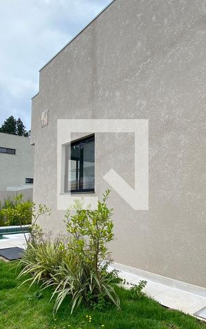 Casa de condomínio à venda com 200m², 4 quartos e 4 vagasÁrea comum - Piscina
