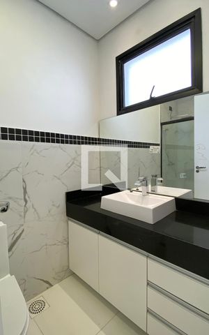 Casa de condomínio à venda com 200m², 4 quartos e 4 vagasBanheiro da Suíte 2