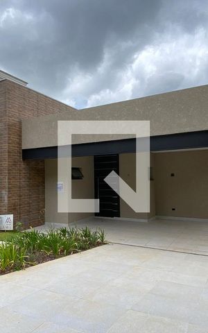 Casa de condomínio à venda com 200m², 4 quartos e 4 vagasFachada