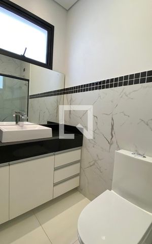 Casa de condomínio à venda com 200m², 4 quartos e 4 vagasBanheiro da Suíte 1