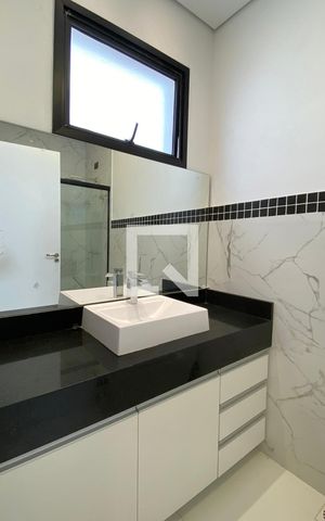 Casa de condomínio à venda com 200m², 4 quartos e 4 vagasBanheiro da Suíte 1