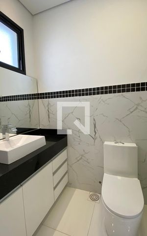 Casa de condomínio à venda com 200m², 4 quartos e 4 vagasBanheiro da Suíte 1