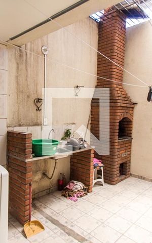 Casa para alugar com 70m², 3 quartos e 1 vagaÁrea de Serviço