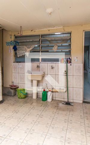 Casa para alugar com 70m², 3 quartos e 1 vagaÁrea de Serviço