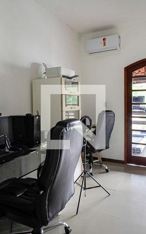 Casa de condomínio à venda com 400m², 4 quartos e 2 vagas Casa de condomínio à venda com 400m², 4 quartos e 2 vagasQuarto 2