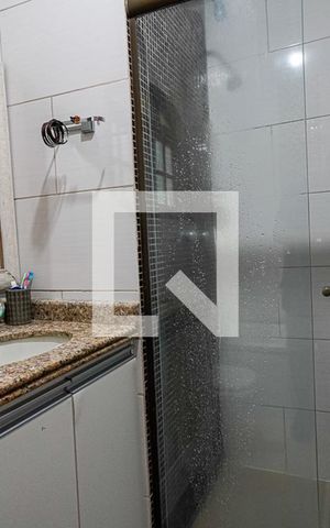 Casa de condomínio à venda com 400m², 4 quartos e 2 vagas Casa de condomínio à venda com 400m², 4 quartos e 2 vagasBanheiro do Quarto 4