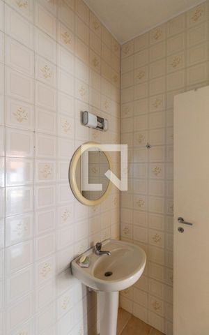 Casa à venda com 210m², 4 quartos e 2 vagas Casa à venda com 210m², 4 quartos e 2 vagasBanheiro Suíte