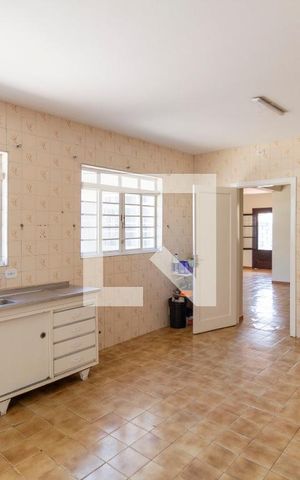 Casa à venda com 210m², 4 quartos e 2 vagas Casa à venda com 210m², 4 quartos e 2 vagasCorredor