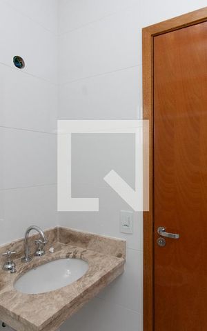 Casa à venda com 94m², 3 quartos e 2 vagas Casa à venda com 94m², 3 quartos e 2 vagasBanheiro Social