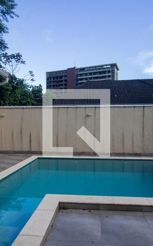 Casa de condomínio para alugar com 220m², 2 quartos e 2 vagasPiscina