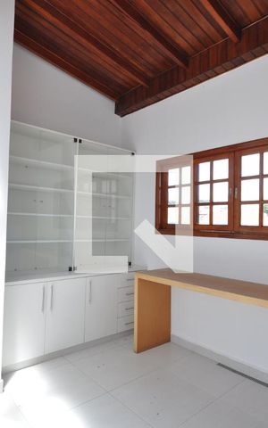 Casa à venda com 280m², 4 quartos e sem vagaEscritório