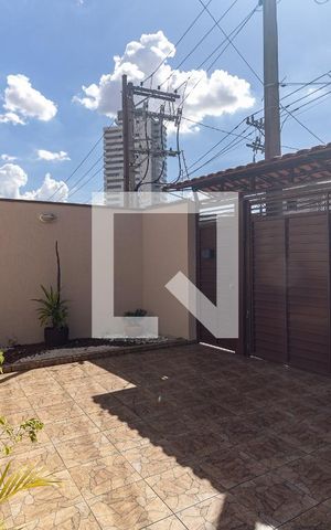 Casa à venda com 100m², 3 quartos e 2 vagas Casa à venda com 100m², 3 quartos e 2 vagasGaragem