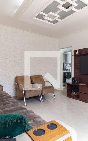 Casa à venda com 100m², 3 quartos e 2 vagas Casa à venda com 100m², 3 quartos e 2 vagasSala