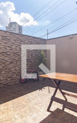 Casa à venda com 100m², 3 quartos e 2 vagas Casa à venda com 100m², 3 quartos e 2 vagasQuintal
