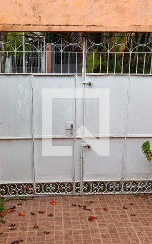 Casa para alugar com 141m², 3 quartos e 3 vagas Casa para alugar com 141m², 3 quartos e 3 vagasQuintal Fundos