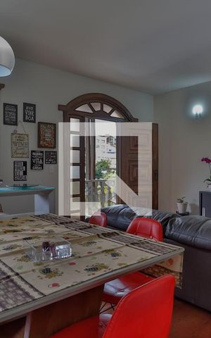Casa à venda com 752m², 8 quartos e 5 vagas Casa à venda com 752m², 8 quartos e 5 vagasSala/Cozinha