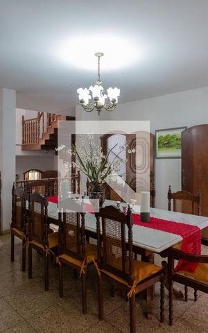 Casa à venda com 752m², 8 quartos e 5 vagas Casa à venda com 752m², 8 quartos e 5 vagasCopa