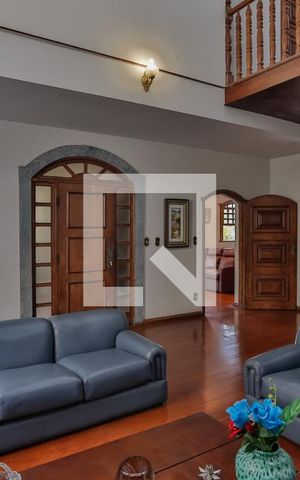 Casa à venda com 752m², 8 quartos e 5 vagas Casa à venda com 752m², 8 quartos e 5 vagasSala