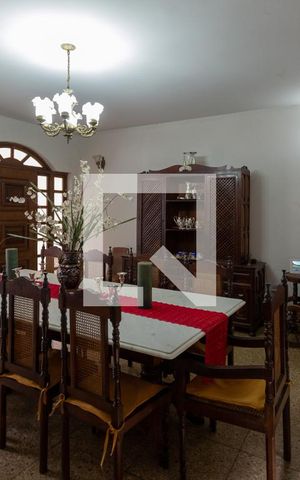 Casa à venda com 752m², 8 quartos e 5 vagas Casa à venda com 752m², 8 quartos e 5 vagasCopa