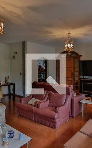 Casa à venda com 752m², 8 quartos e 5 vagas Casa à venda com 752m², 8 quartos e 5 vagasSala