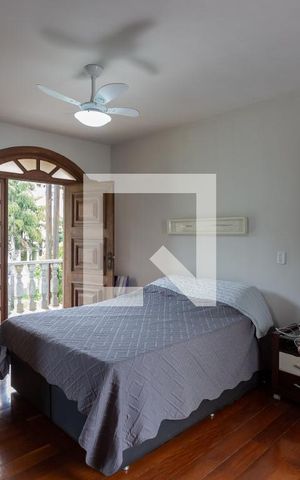 Casa à venda com 752m², 8 quartos e 5 vagas Casa à venda com 752m², 8 quartos e 5 vagasQuarto 1