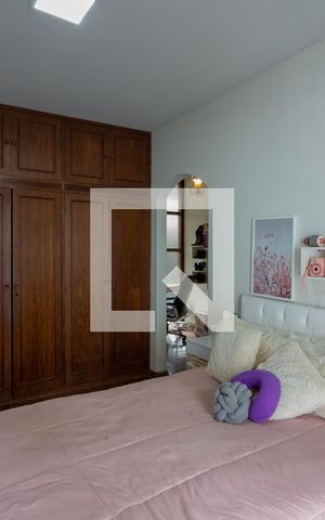 Casa à venda com 752m², 8 quartos e 5 vagas Casa à venda com 752m², 8 quartos e 5 vagasSuíte 3
