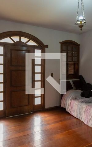 Casa à venda com 752m², 8 quartos e 5 vagas Casa à venda com 752m², 8 quartos e 5 vagasQuarto 2