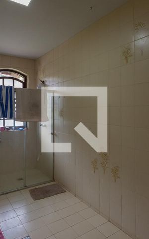 Casa à venda com 752m², 8 quartos e 5 vagas Casa à venda com 752m², 8 quartos e 5 vagasBanheiro