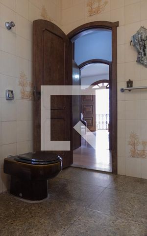 Casa à venda com 752m², 8 quartos e 5 vagas Casa à venda com 752m², 8 quartos e 5 vagasSuíte