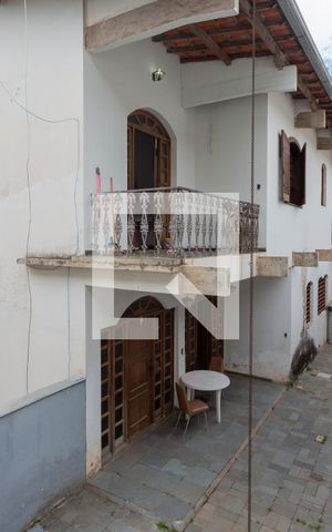 Casa à venda com 752m², 8 quartos e 5 vagas Casa à venda com 752m², 8 quartos e 5 vagasÁrea Externa