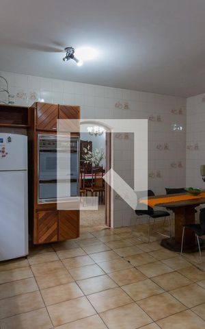Casa à venda com 752m², 8 quartos e 5 vagas Casa à venda com 752m², 8 quartos e 5 vagasCozinha